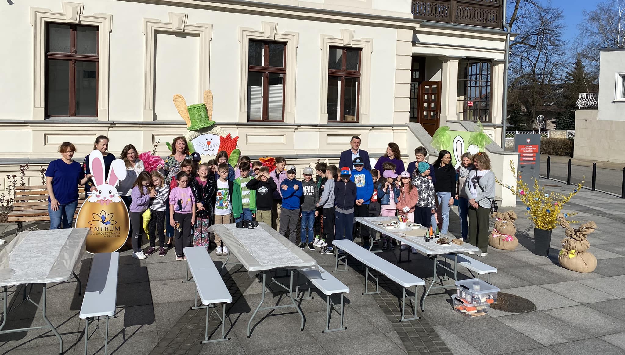 warsztaty wielkanocne dla dzieci ze szkoły podstawowej w Kluczach