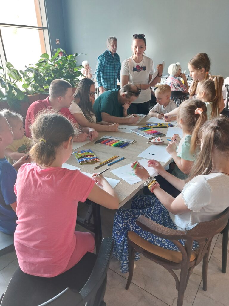 Zdjęcie przedstawiające uczestników projektu „Bo liczy się człowiek” w trakcie wizyty w motylarni